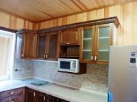 Деревянная угловая кухня в Новосибирске