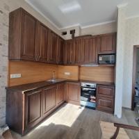 кухни под заказ из массива сосны по размерам Кухня. Посёлок Сигма. Советский район. Корпус, сосновый щит. Фасад, массив сосны.